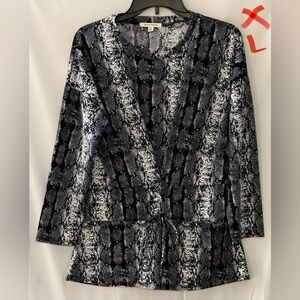 Women's Black and Gray Patterned Top